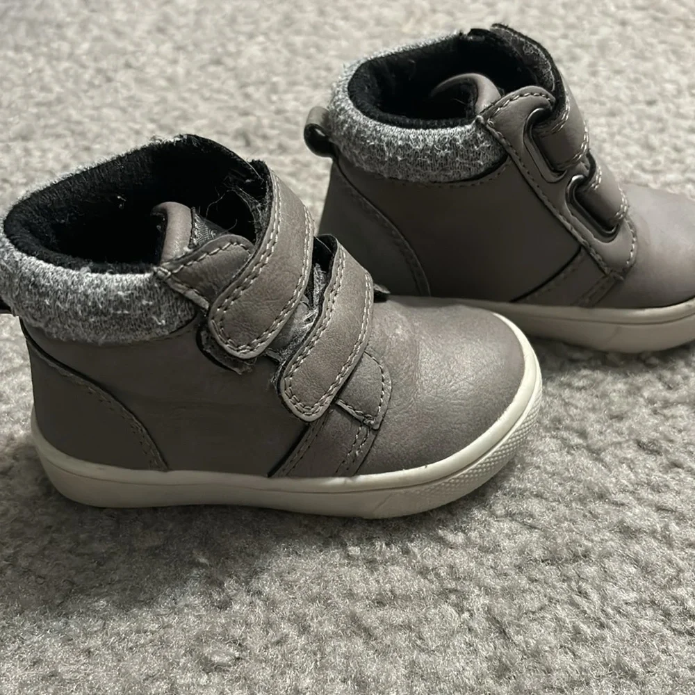 Baby gray boots size 4